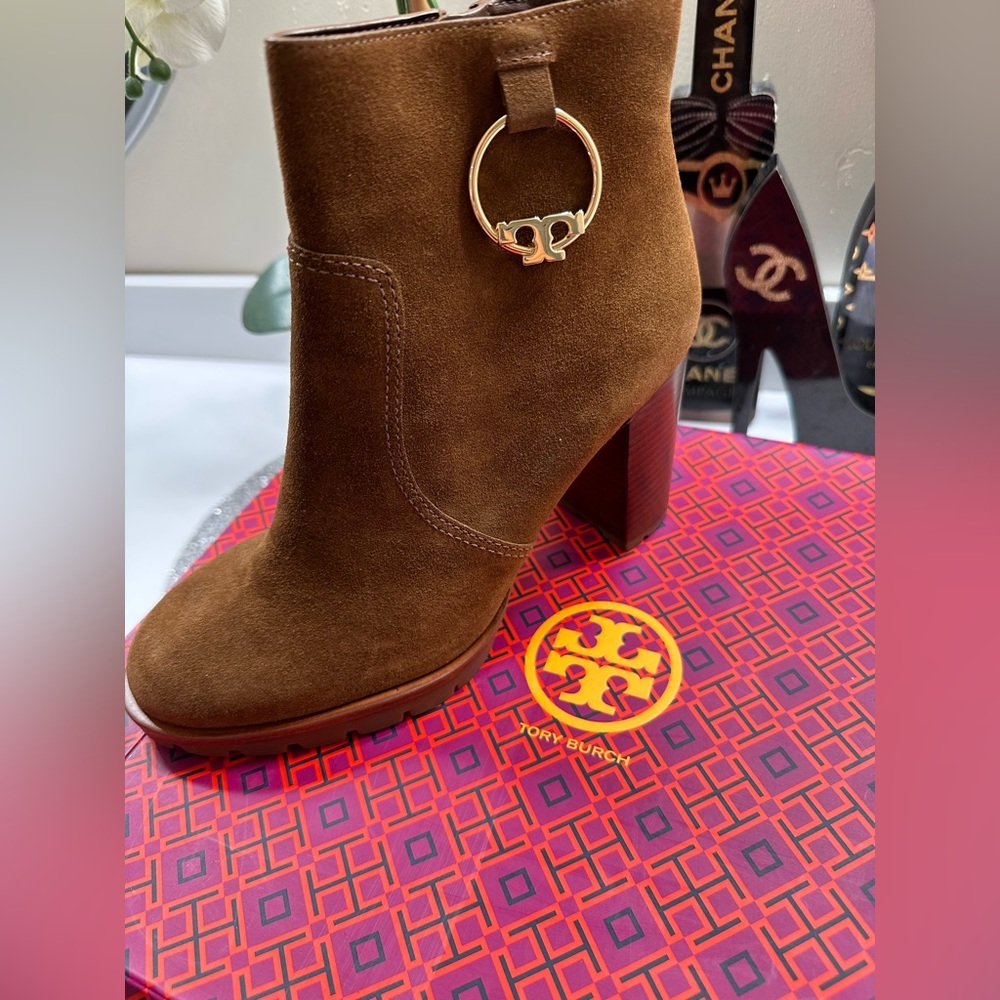 NEW 9.5 Tory Burch Festival Brown Suede Sofia 8.5mm Lug Sole Bootie